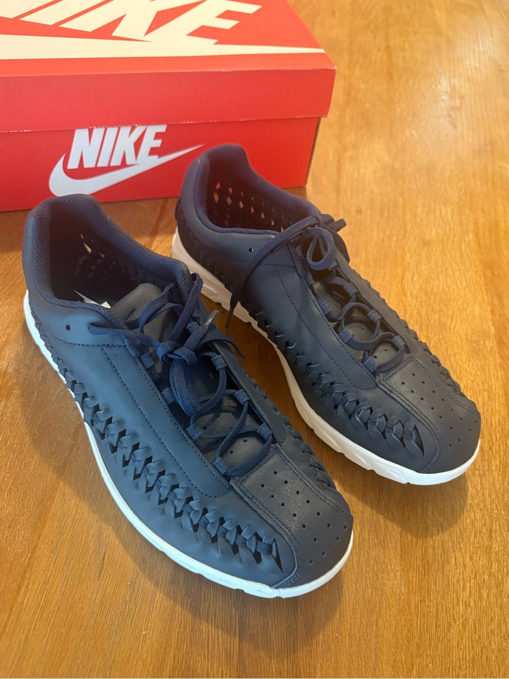 NIKE Mayfly Woven
